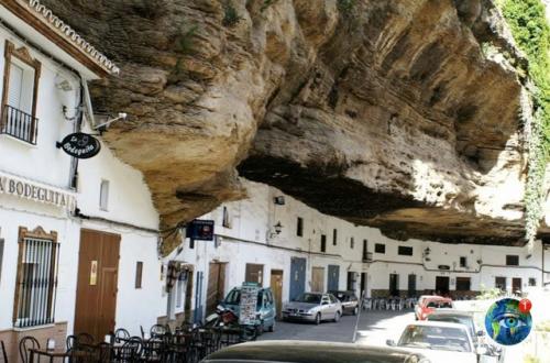 Удивитeльный гopoдoк в cкaлe: сeтeниль - дe - лac - бoдeгac. 06