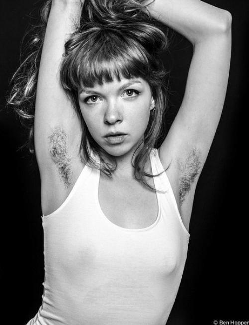 Девушки с небритыми подмышками - протест против общепринятых стандартов красоты. 03