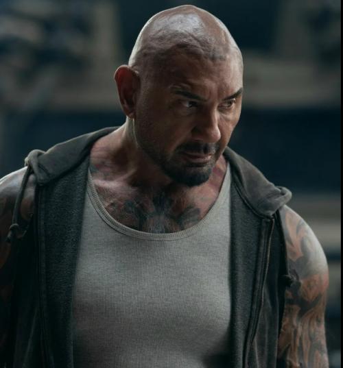 Главную роль в сериале God of War снова пришлось выводить на рынок: Райан херст серьёзно повредил бицепс во время съёмок и перенёс операцию. 03