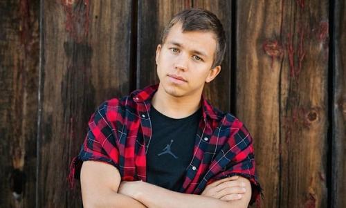 Актер Сергей Романович решил кардинально изменить свою жизнь, заявив, что не будет больше сниматься в кино. 01