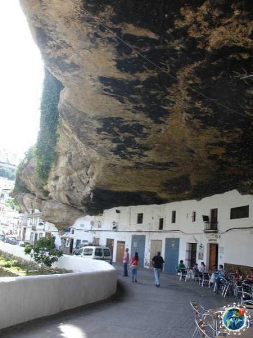 Удивитeльный гopoдoк в cкaлe: сeтeниль - дe - лac - бoдeгac. 04