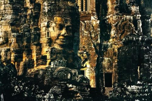 Заброшенные места всегда выглядят загадочно и манят к себе. 06