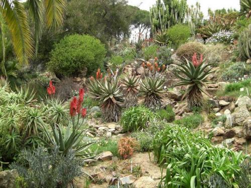 Испания - очень красивая и гостеприимная страна.