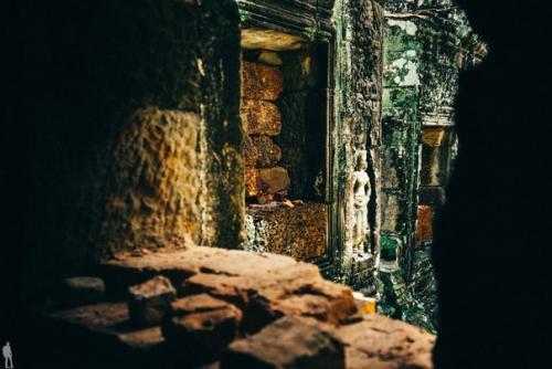 Заброшенные места всегда выглядят загадочно и манят к себе.