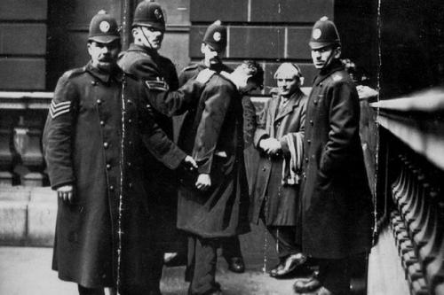 Первым попавшимся за превышение стал британец Уолтер Арнолд.