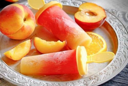 Фруктовый лёд. Пищевая ценность: белка 4, 8 гр., жира 0, 7 гр., углеводов 97 гр.