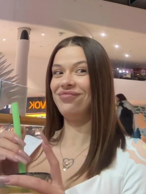 Парень сразу понял, что, попал в лапы Тарелки и решил сыграть на опережение. 01