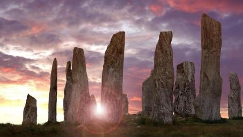 Стоунхендж - одно из самых известных культовых сооружений в мире, его древним мегалитам посвящено огромное количество легенд и мифов. 03