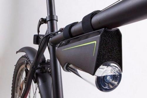 Изобретена бутылка самостоятельно наполняющаяся питьевой водой.