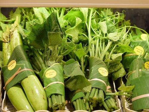 Эко упаковка.  В Азии вместо пластиковой упаковки стали использовать банановые листья. 02