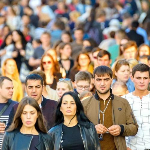 В России женщин насчитывается более чем на 10 миллионов человек больше, чем мужчин, согласно данным росстата. 01