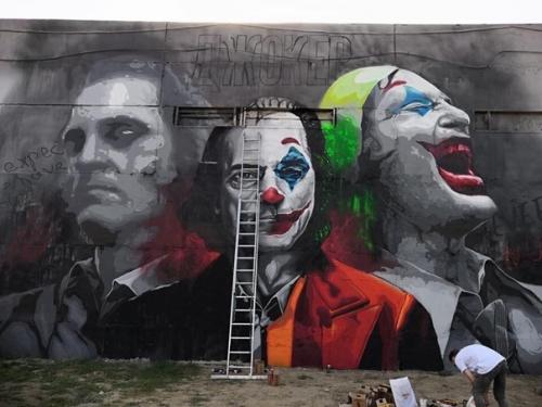 В Алматы сделали невероятное граффити джокера.