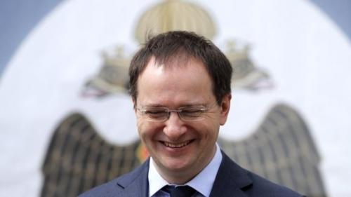 Мединский пригрозил переносом показов зарубежных фильмов в новогодние каникулы, если они помешают прокату российских. 01