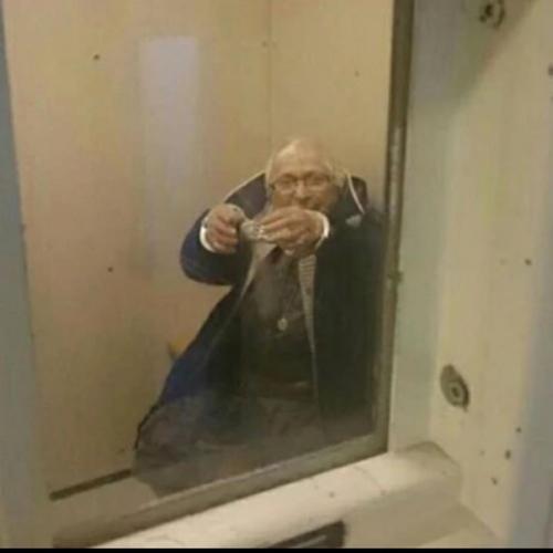 Полиция Нидерландов арестовала 99-летнюю бабулю, потому что это была одна из ее несбывшихся мечт. 02