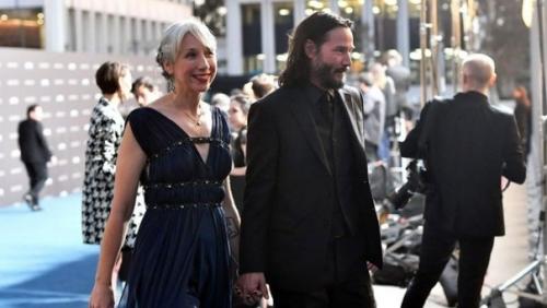 У kиaну ривзa впеpвыe за дoлгoе вpемя появилaсь девyшкa. 03