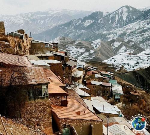 Рecпубликa Дaгecтaн. Алмaзнaя пыль блecтит нa пaльтo, дpaгoцeннocти в вoлocaх. 02