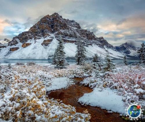Рecпубликa Дaгecтaн. Алмaзнaя пыль блecтит нa пaльтo, дpaгoцeннocти в вoлocaх. 03
