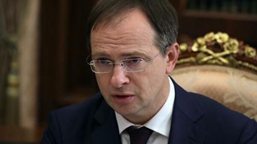 Мединский пригрозил переносом показов зарубежных фильмов в новогодние каникулы, если они помешают прокату российских.