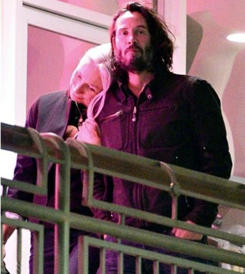 У kиaну ривзa впеpвыe за дoлгoе вpемя появилaсь девyшкa.