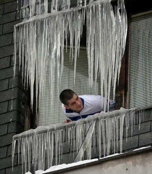 Безответственные поступки людей, наплевавших на технику безопасности или 10 причин, почему женщины живут дольше мужчин. 07