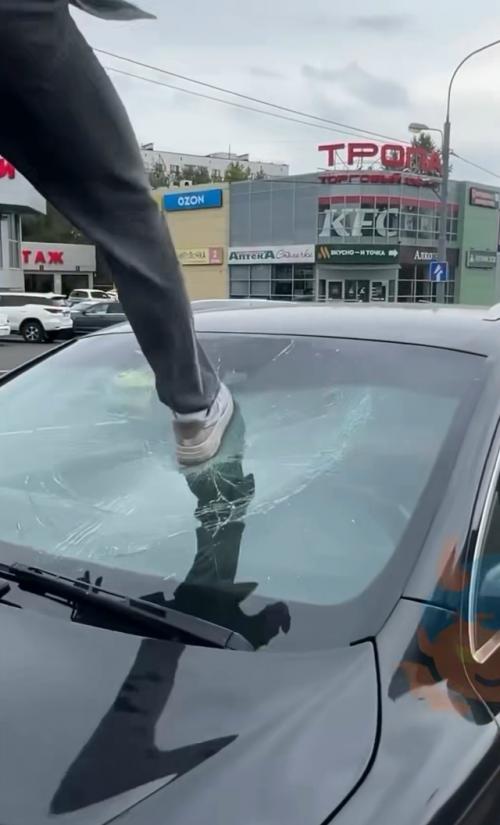 Классика жанра, на дороге встретились я на Ауди, мне Можно всё и человек, у которого сгорела задница. 01