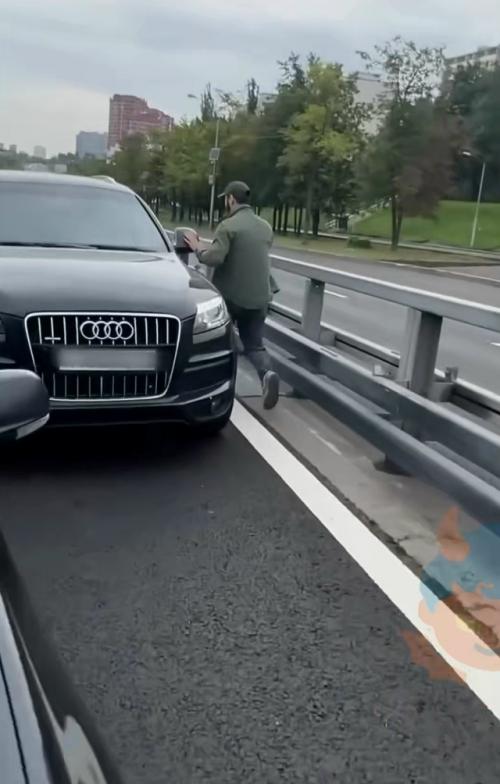 Классика жанра, на дороге встретились 