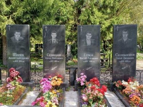 Их убили в офисе одной из автозаводских фирм.

