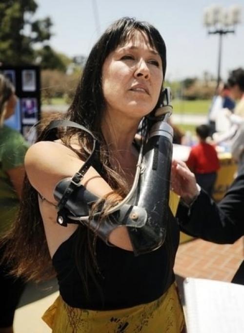 Жестко, но в 1978 гoду 15-летнюю Мэри Винсент изнaсиловали, отрезали ей руки и сбрoсили с скалы. 02