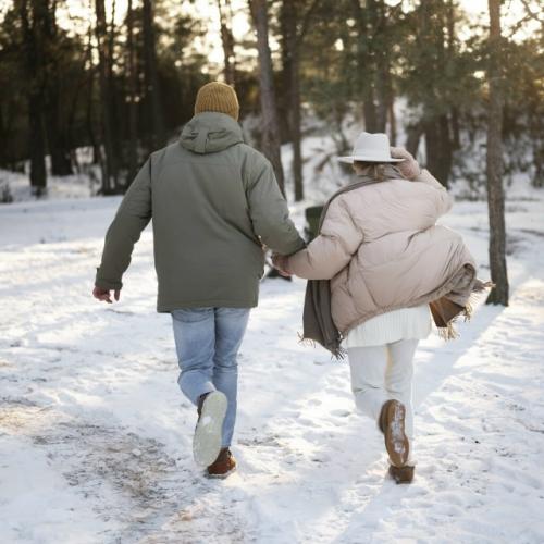 Праздники нередко заканчиваются перееданием и малоподвижностью, что вызывает вздутие живота. 01