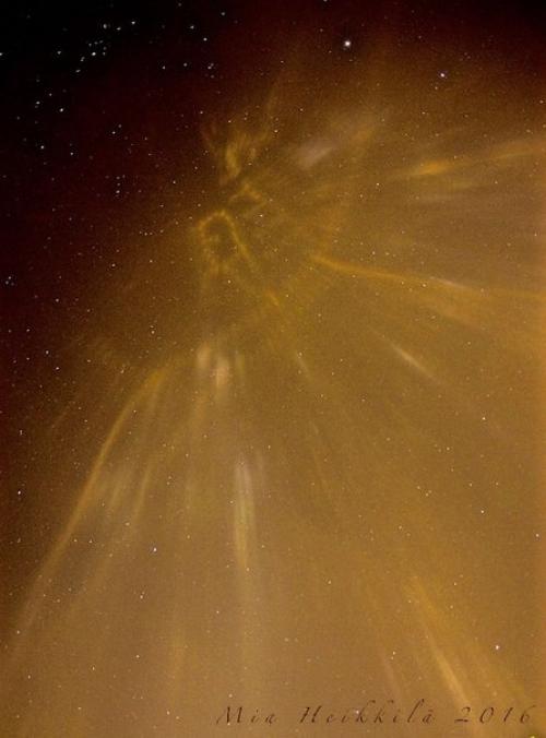 Световые столбы - редкое атмосферное явление, поражающее своей красотой. 02