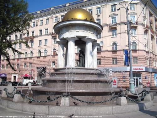 В Москве есть большой фонтан, из которого бьёт питьевая вода.  