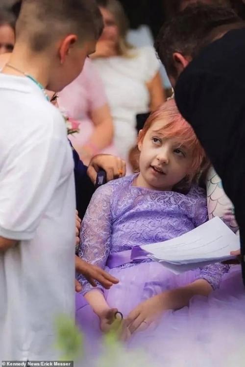 В США десятилетняя девочка, всего за несколько дней до своей кончины, Вступила в Брак. 03