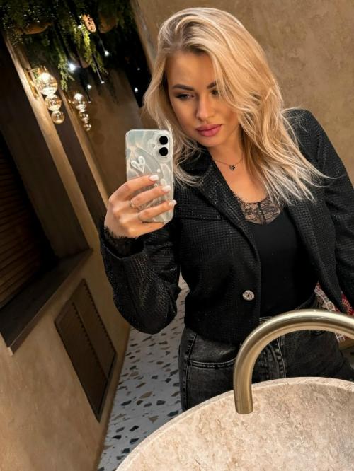 Анастасия, 31.  Хочу познакомиться со серьезным человеком, которые знает чего хочет и держит свои слова. 02