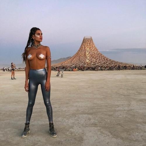 Burning Man - ежегодный фестиваль, проходящий в пустыне блэк - рок в неваде. 05
