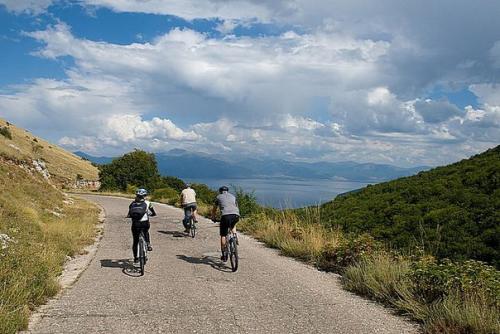 Достопримечательности македонии.  Республика Македония - небольшое балканское государство, расположенное на юго-востоке Европы. 08
