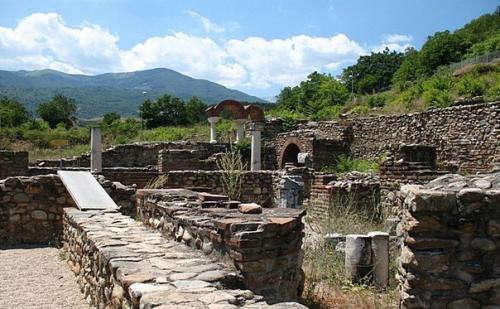 Достопримечательности македонии.  Республика Македония - небольшое балканское государство, расположенное на юго-востоке Европы. 09