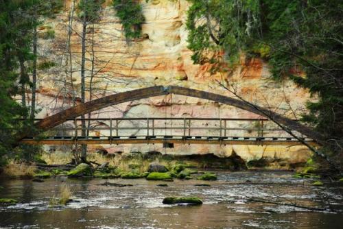В южной Эстонии находятся знаменитые небесные палаты (таэваскода. 02