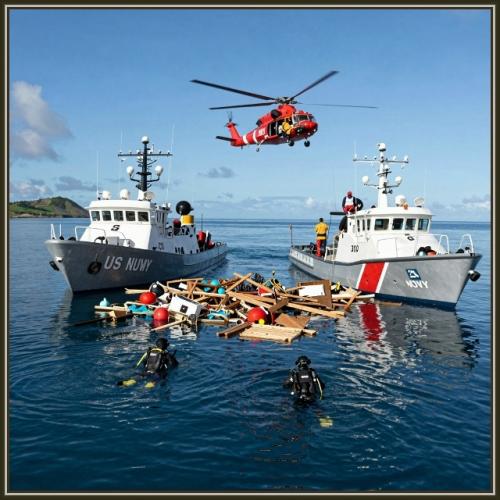 Субмарина прямо под японским рыболовным судном всплыла. 01