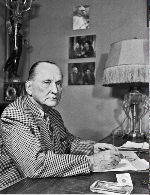 Однажды вKaзбеке, где я выступал после часу ночи, отворилась дверь. 01