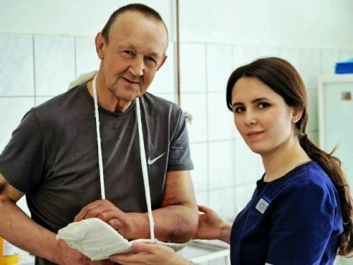 Житель Татарстана попал в реанимацию после попытки собрать крапиву для супа - всё закончилось укусом змеи, отёком квинке и клещом. 

