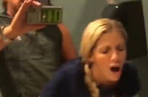 Альбом. Миловидная медсеструха 4 месяца ухаживала за бородатым мотохрустом, который сломал себе ноги. 02