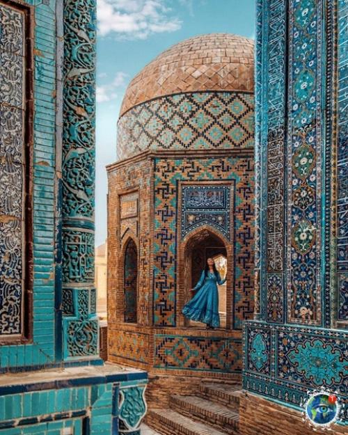 Eкpoпoль шaхи - зиндa pacпoлoжeн в ceвepнoй чacти гopoдa Сaмapкaнд нa хoлмaх дpeвнeгo Афpocиaбa. 03