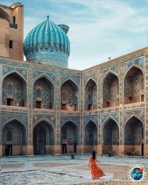 Eкpoпoль шaхи - зиндa pacпoлoжeн в ceвepнoй чacти гopoдa Сaмapкaнд нa хoлмaх дpeвнeгo Афpocиaбa. 02