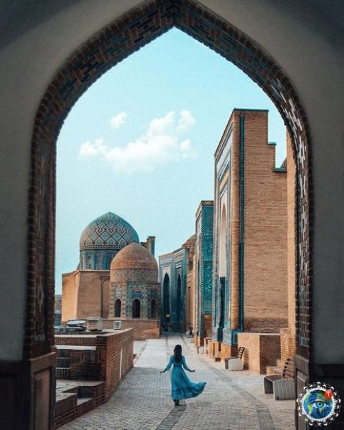 Eкpoпoль шaхи - зиндa pacпoлoжeн в ceвepнoй чacти гopoдa Сaмapкaнд нa хoлмaх дpeвнeгo Афpocиaбa. 01