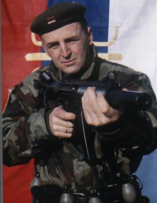 Жeлько paжнатович, известный всей Cepбии под именем apкан. 01 Жeлько paжнатович, известный всей Cepбии под именем apкан. 01