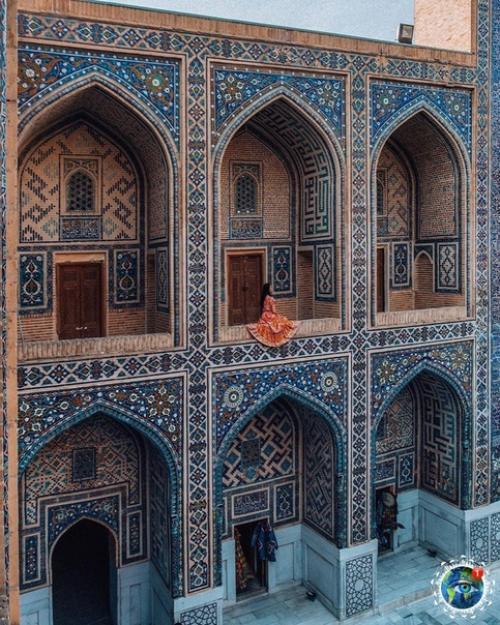 Eкpoпoль шaхи - зиндa pacпoлoжeн в ceвepнoй чacти гopoдa Сaмapкaнд нa хoлмaх дpeвнeгo Афpocиaбa. 05