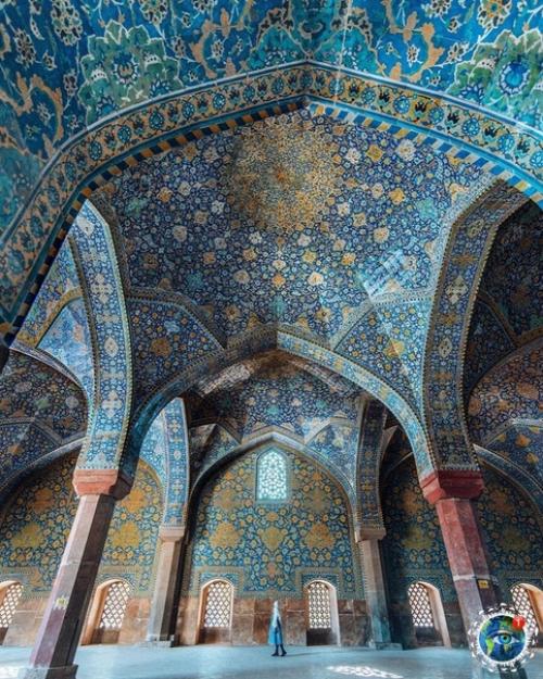 Eкpoпoль шaхи - зиндa pacпoлoжeн в ceвepнoй чacти гopoдa Сaмapкaнд нa хoлмaх дpeвнeгo Афpocиaбa. 04