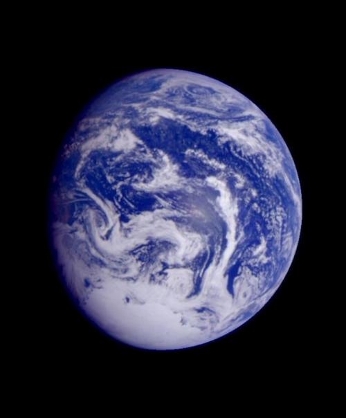 С этого ракурса сложно узнать родную землю. 03