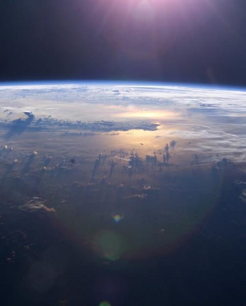 С этого ракурса сложно узнать родную землю. 02