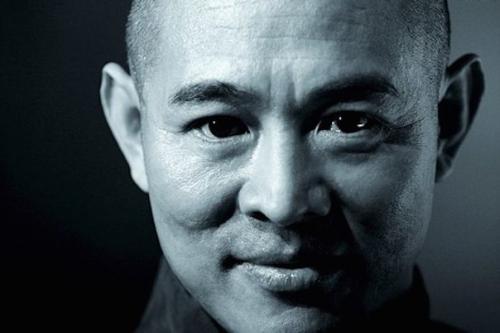 В 1974 году одиннадцатилетний мальчик приехал в Америку в составе национальной сборной Китая по ушу.